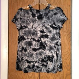 American Eagle Black & White Tie Dye Cold Shoulder Soft T Shirt Size Medium